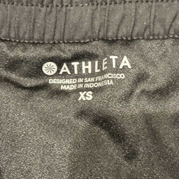 Athleta Mesh Racer Run Short 4" Womens XS Black Zip Pocket Elastic Waist Logo - Picture 4 of 8